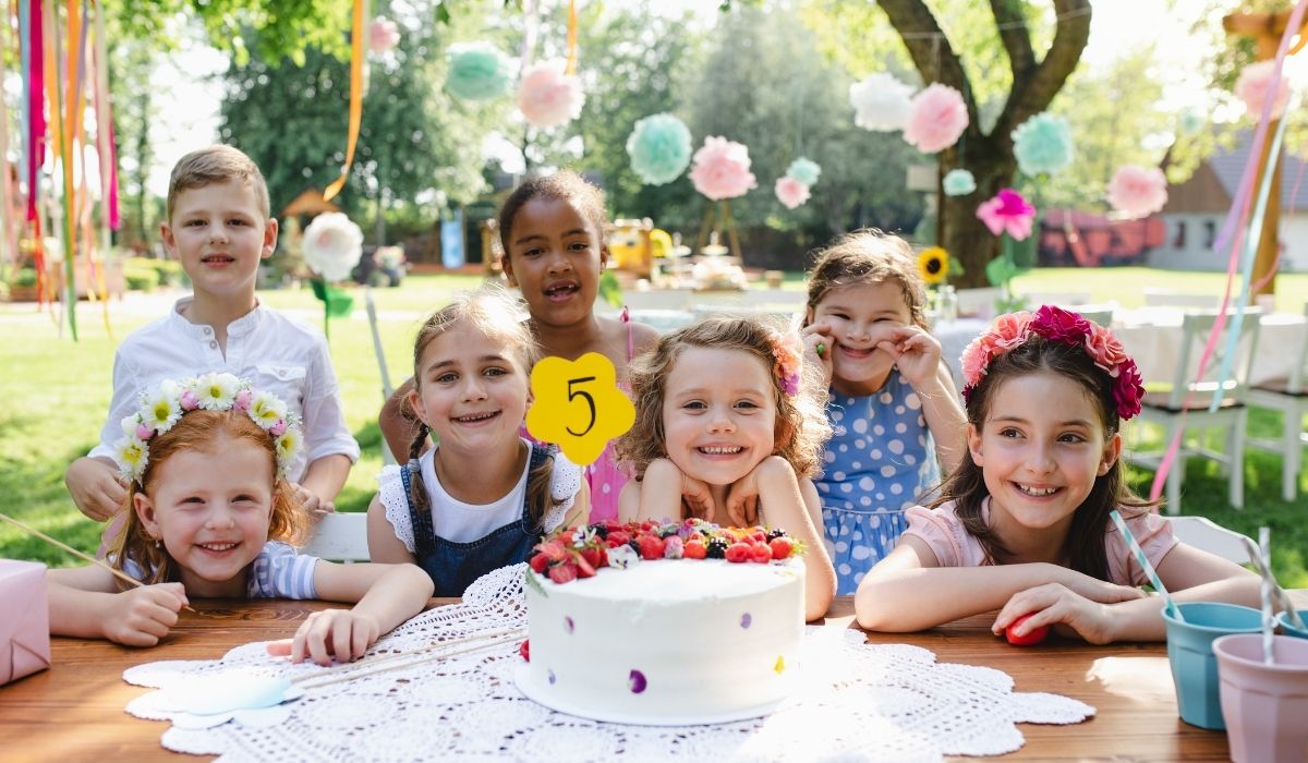 7 Tips for Planning the Ultimate Backyard Party (1)